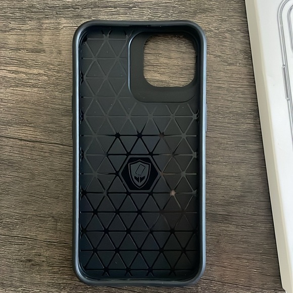 iPhone 13 case with 360 degree rotatable ring - Picture 2 of 4